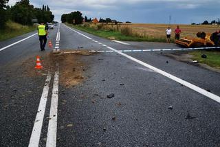 Bochlin. Potworny wypadek na DK nr 91! Nie żyje motocyklista, który uderzył w ciągnik [ZDJĘCIA]