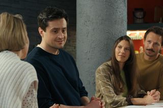 Barwy szczęścia odc. 3232. Regina (Kamila Kamińska), Franek (Mateusz Banasiuk), Malwina (Joanna Gleń), Herman  (Maciej Raniszewski)