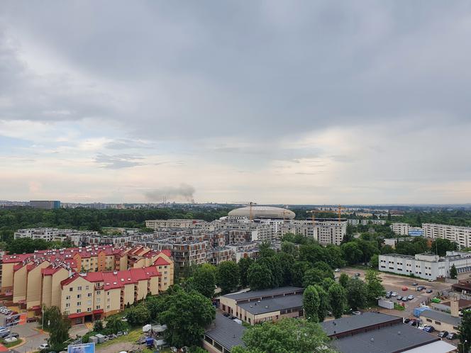 Kłęby czarnego dymu nad kombinatem