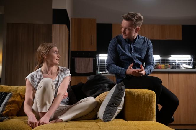 Na Wspólnej, odc. 2917. Igor (Jakub Wesołowski), Elżbieta (Paulina Chapko)