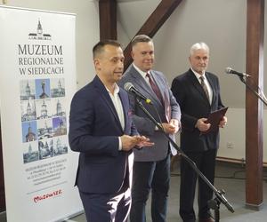 Zdjęcia z otwarcia wystawy o historii piłki nożnej w siedleckim Muzeum Regionalnym