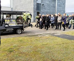 Pogrzeb tragicznie zmarłej rodziny z Namysłowa. Matka i syn spoczęli w jednym grobie. Ceremonia