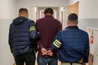 Uzbrojony po zęby 24-latek groził kobiecie, że ją zastrzeli. Potem napadł na stację benzynową