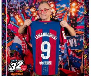 Koszulka Roberta Lewandowskiego z podpisami zawodników FC Barcelona