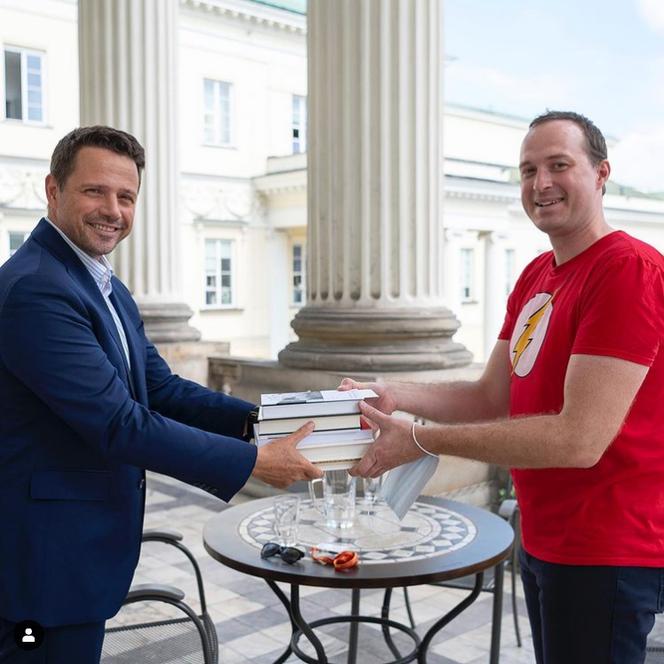 Rafał Trzaskowski przekazał książki