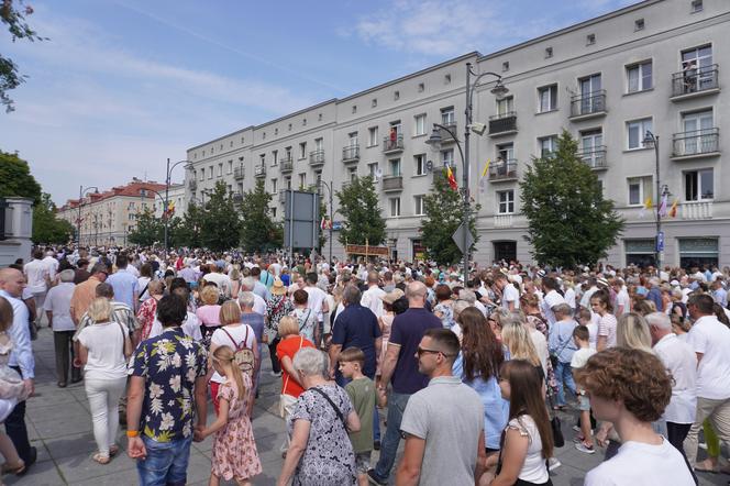 Boże Ciało 2024. Tłumy wiernych przeszły w procesji ulicami Białegostoku