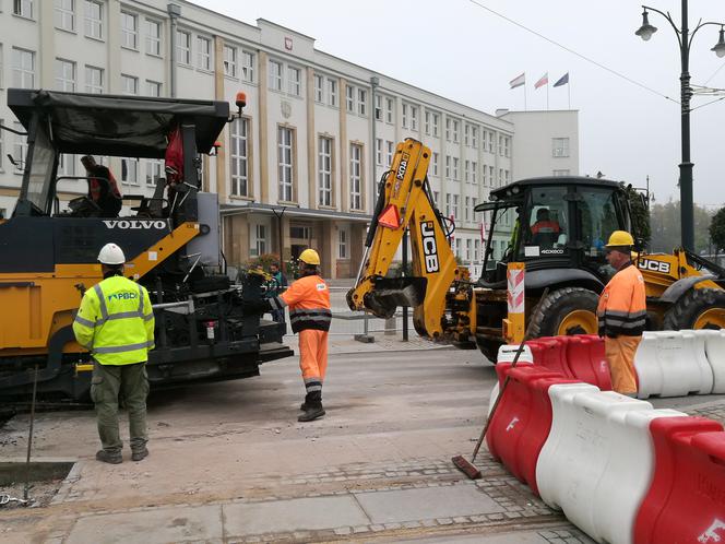 Piątek na placu budowy w centrum Torunia