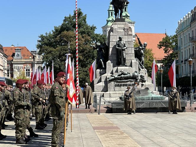 Święto Wojska Polskiego 2023 w Krakowie. Uroczystości na placu Jana Matejki