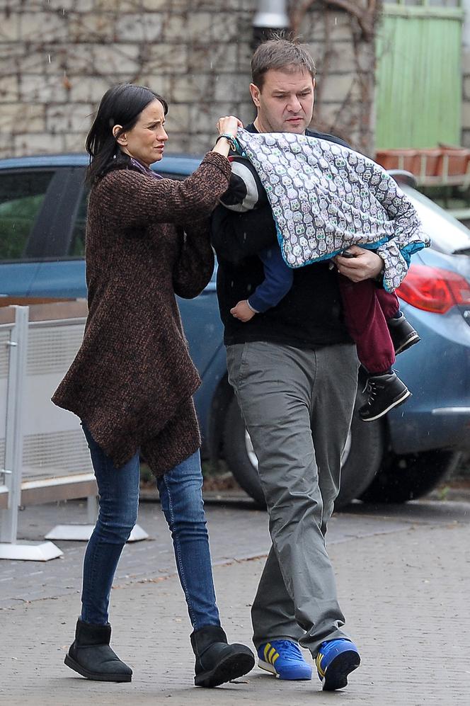 TOMASZ KAROLAK Z RODZINĄ