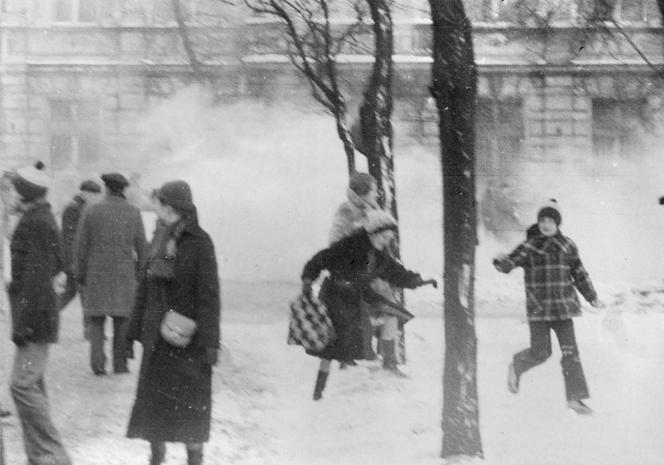 Stan wojenny w Łodzi. Zobacz archiwalne zdjęcia z wydarzeń 13 grudnia 1981 r.