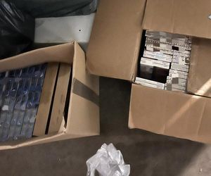 Nielegalny alkohol i papierosy w sklepie w Katowicach. Zabezpieczono kontrabandę wartą blisko 160 tys. zł
