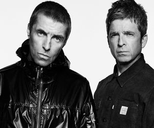 Oasis wraca z hukiem! Posłuchajcie Cigarettes & Alcohol na żywo z rodzinnego Manchesteru 