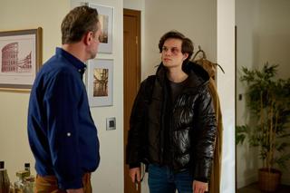 Na Wspólnej, odc. 3810: Grzesiek (Jakub Tofil), Krzysztof Smolny (Łukasz Konopka)