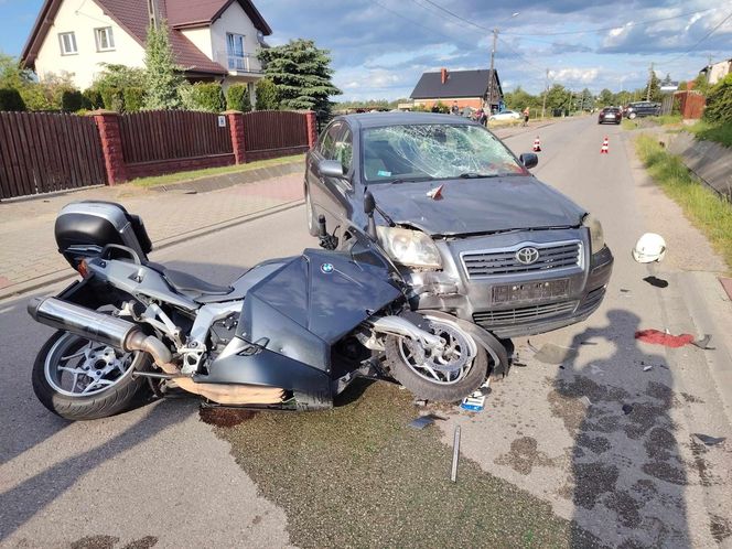 Wypadek w Osinach. Ranny motocyklista trafił do szpitala