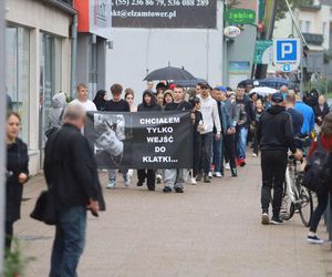 Setki osób upamiętniły Oliwiera. 20-latek zmarł po interwencji policji. Zabili go jak zwierzę