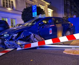 Warszawa. Śmiertelny wypadek w Śródmieściu. Taksówkarz nie żyje, dwie rowerzystki w szpitalu