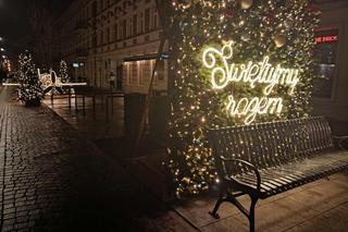 Świąteczna atmosfera w centrum Łodzi. Piotrkowska wygląda niesamowicie! [GALERIA]
