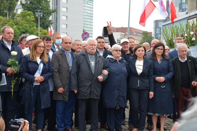 Święto pokojowej rewolucji w Gdańsku. Historyczna brama stoczni znów została otwarta