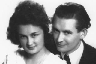 Porażająca historia ojca Kaczyńskich. Ciotka Komorowskiego wspominała, jak ratowała go w Powstaniu: Kciuk wisiał mu dosłownie na jednej żyłce 