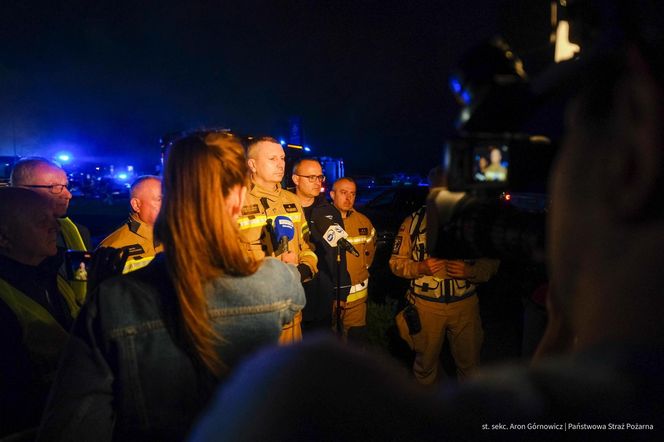  Kawle. Pożar zakładu przetwórstwa drobiowego. 120 strażaków walczy z żywiołem w czwartek, 14 sierpnia. Jeden z nich zaginął [ZDJĘCIA]