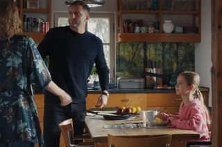 M jak miłość odc. 1869. Hania (Wiktoria Basik), Bartek (Arkadiusz Smoleński), Natalka (Dominika Suchecka)