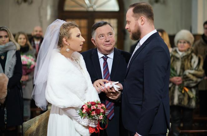 Na Wspólnej odc. 3228. Beata (Katarzyna Ptasińska), Paweł (Grzegorz Kwiecień), Włodek (Mieczysław Hryniewicz)