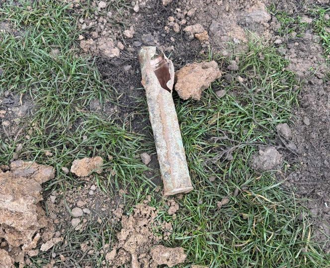 Przerażające odkrycie w Ślesinie! Ziemia skrywała niebezpieczną pamiątkę sprzed lat