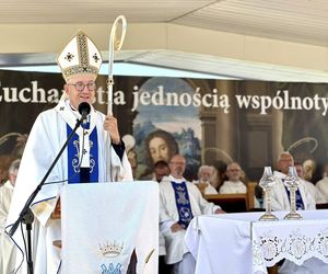 Biskupi w uroczystość Wniebowzięcia NMP o naśladowaniu Maryi i odpowiedzialności za Ojczyznę