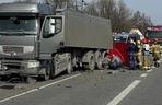 Ustroń. Znany biznesmen zginął w wypadku. Jego mercedes huknął w tira i wyleciał w powietrze. Wśród poszkodowanych kobieta w ciąży [ZDJĘCIA]