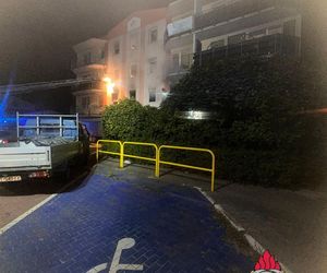 Toruń. Pożar bloku przy ul. Lubickiej. Dwie osoby wyskoczyły z okna [ZDJĘCIA]