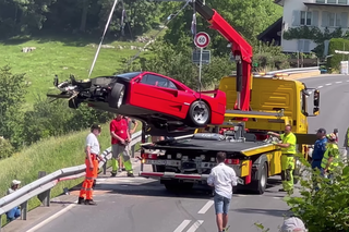 Miliony złotych na lawecie! Ferrari F40 rozbiło się w Alpach