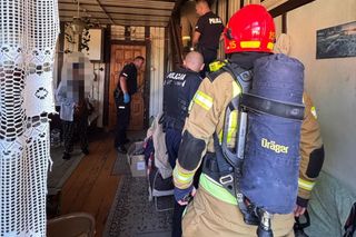 Dramatyczna akcja w Wesołej: Policjanci i strażacy ruszyli na ratunek! O krok od tragedii