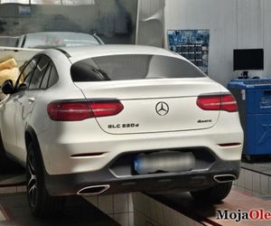 Wjechał mercedesem w ścianę. Diagnosta z Oleśnicy miał aż dwa promile