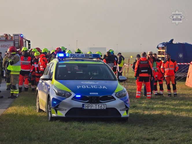 Awaryjne lądowanie samolotu pasażerskiego z terrorystami na pokładzie. Widowiskowe ćwiczenia służb na lotnisku w Katowicach