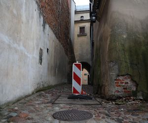 Ul. Ku Farze na Starym Mieście w Lublinie to jedna z najwęższych ulic w Polsce!