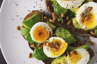 Dlaczego warto jeść jajka na śniadanie? W takiej postaci są najzdrowsze