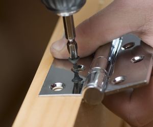 Zawiasy do drzwi o zwiększonej odporności na włamanie