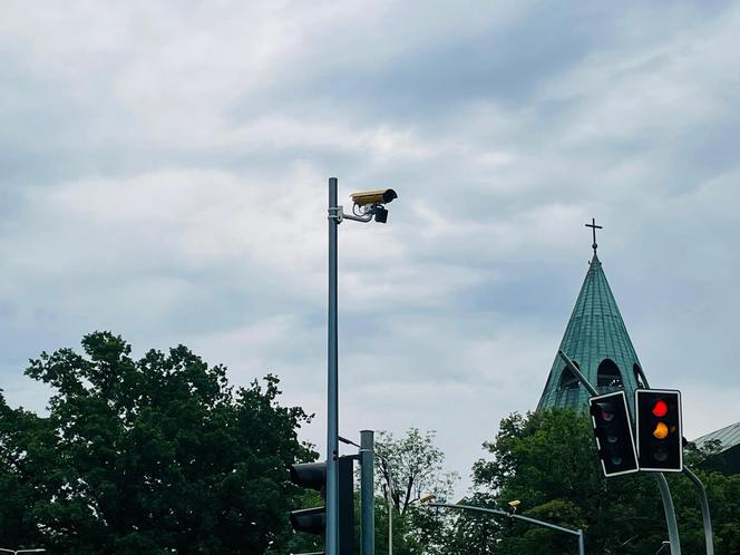Montaż kamer systemu Red Light na Rondzie Solidarności w Nowym Sączu