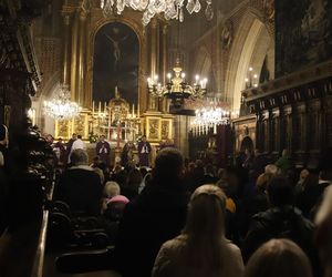 Msza św. z procesją do grobów królewskich i modlitwą za zmarłych w katedrze na Wawelu