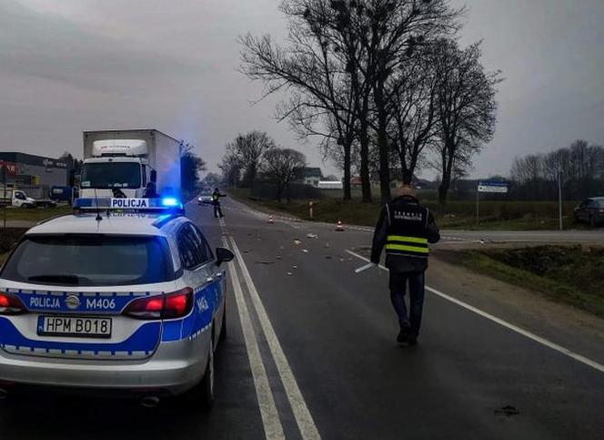 Augustów. Tragiczny wypadek. Skuter wjechał pod ciężarówkę. Mężczyzna nie żyje