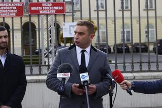 Robert Bąkiewicz wściekły na decyzję sądu. Obraża Trzaskowskiego