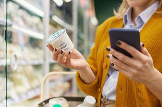 Takie napisy na opakowaniach wprowadzają w błąd tysiące Polaków. Sprawdź, jak czytać etykiety produktów