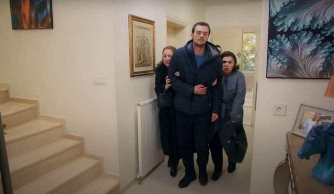 Feraye odkryje, że Melis jest szantażowana przez Ragipa.