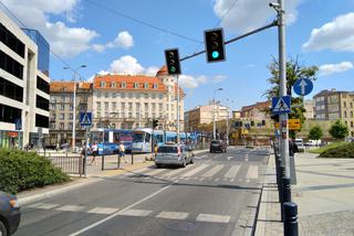 Wrocław: Włączyli sygnalizację świetlną w pobliżu Dworca Głównego PKP. Wszystko przez... pieszych! [AUDIO]