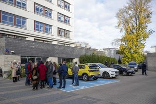 Grzegorz Braun odpowie za zgaszenie świec chanukowych i inne skandale