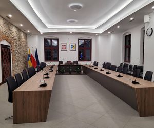 Wnętrza odbudowanego ratusza: Sala Rady