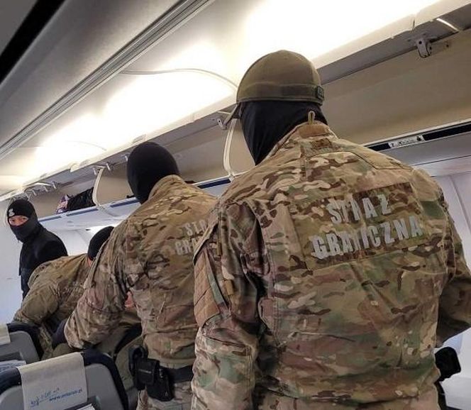 Polak awanturował się w samolocie. Wyprowadzili go pogranicznicy