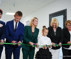 Pierwsza Dama uczciła z uczniami 100 lat od nadania imienia Stefana Batorego Szkole Podstawowej w Liwie