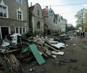 Sprzątanie po powodzi w miejscowości Lądek-Zdrój