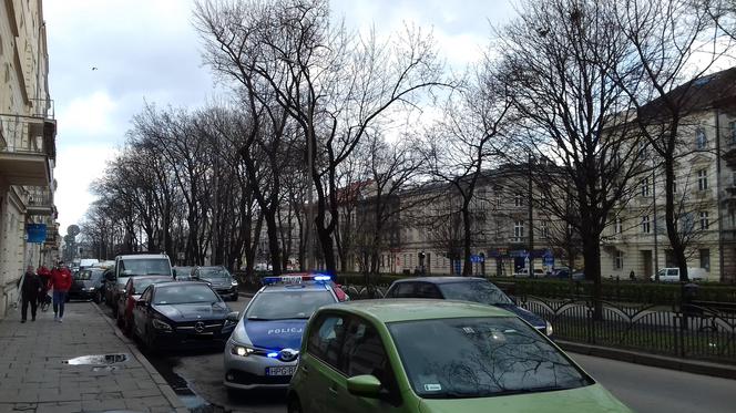 Kraków: Zderzenie dwóch aut na Dietla. Centrum miasta było nieprzejezdne